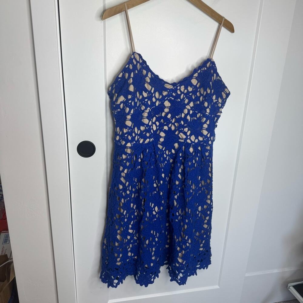 Alexis Admor Blue Crochet Lace Cocktail Dress Knee Length Size Large - Picture 2 of 5